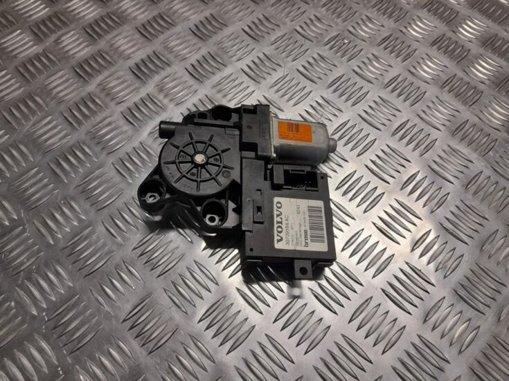 Motoras macara dreapta spate 30739184AC Volvo V50 an fab. 2004 - 2012
