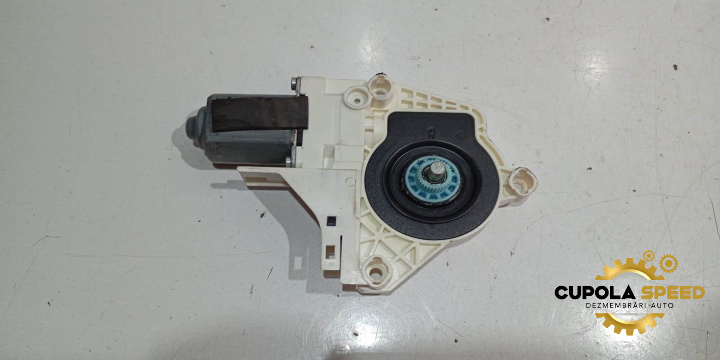 Motoras macara dreapta spate 8K0959812A Volkswagen VW Touareg generatia 2 7P [2010 - 2014]