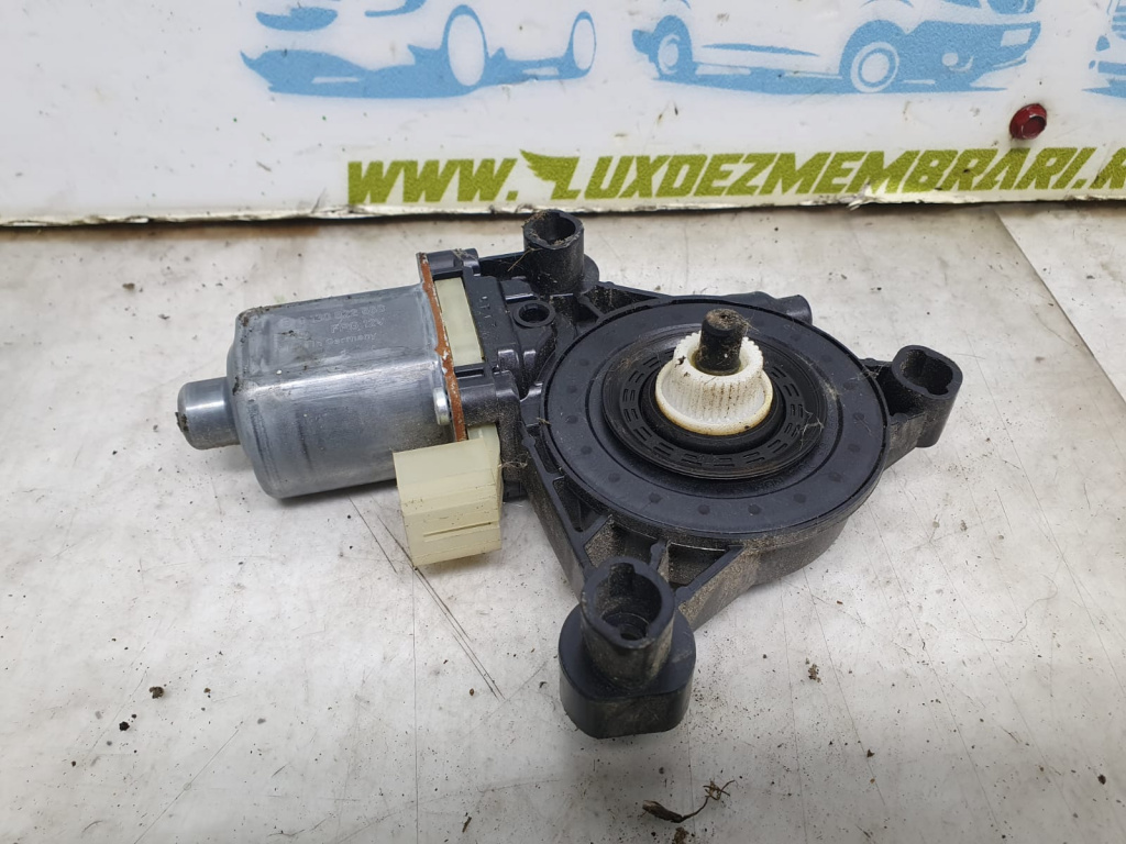 Motoras macara dreapta spate 8w0959812 A