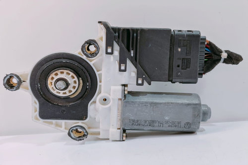 Motoras Macara Dreapta Spate 9776101438203 / 101388101 Volkswagen VW Golf 4 [1997 - 2006]