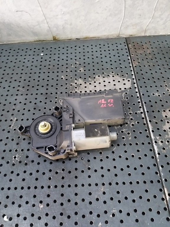 Motoras macara dreapta spate audi a2 8z0 102238xxx 8z0959802b