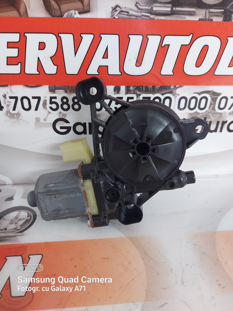 Motoras macara dreapta spate Audi A4 (2015-2019) [8W2, B9] 2.0 Motorina 2017, 8W0959812