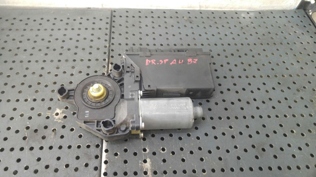 Motoras macara dreapta spate audi a4 b7 8e 8e0959802e