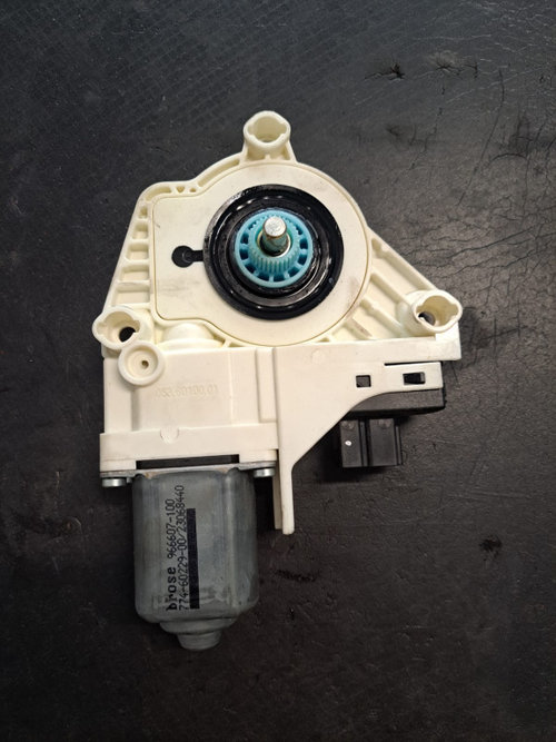 Motoras macara dreapta spate Audi A4 B8 - COD 8k0959812