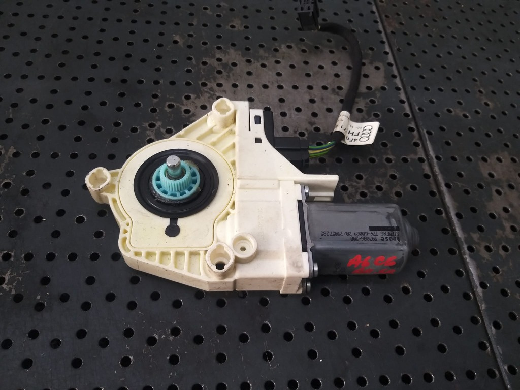 Motoras macara dreapta spate audi a6 c6 4f 4f0959802c