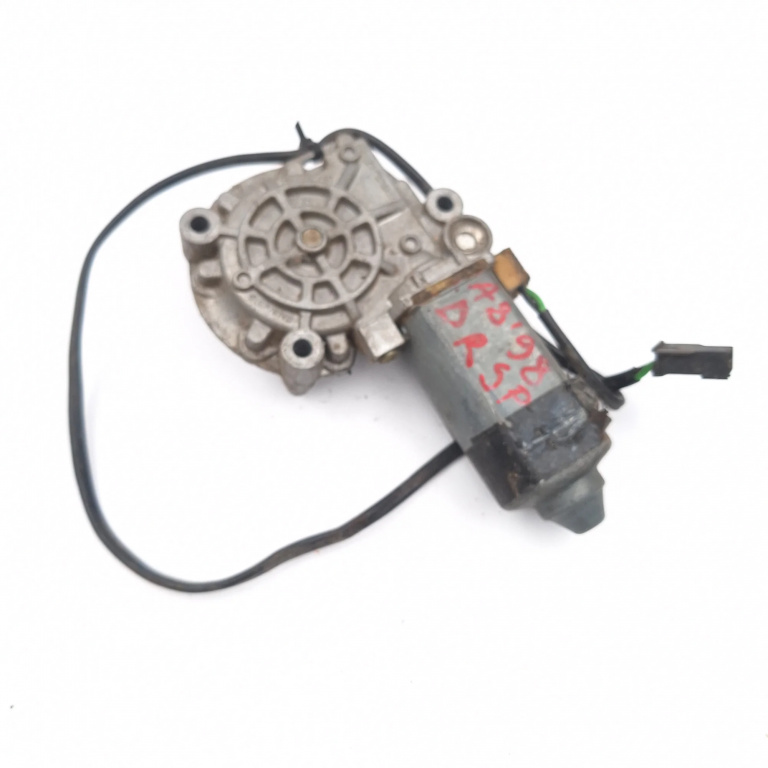 Motoras Macara Dreapta,spate Audi A8 (4D) 1994 - 2002 0531826001