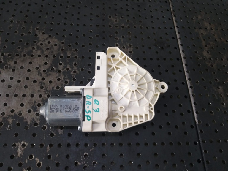 Motoras macara dreapta spate audi q3 8u 8k0959812a 1101919813201