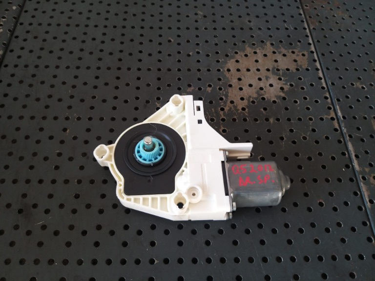 Motoras macara dreapta spate audi q5 8r 8k0959812a