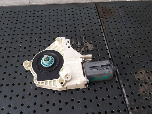 Motoras macara dreapta spate audi q7 4l 8k0959802a 1101965575200 966934200 7746022720