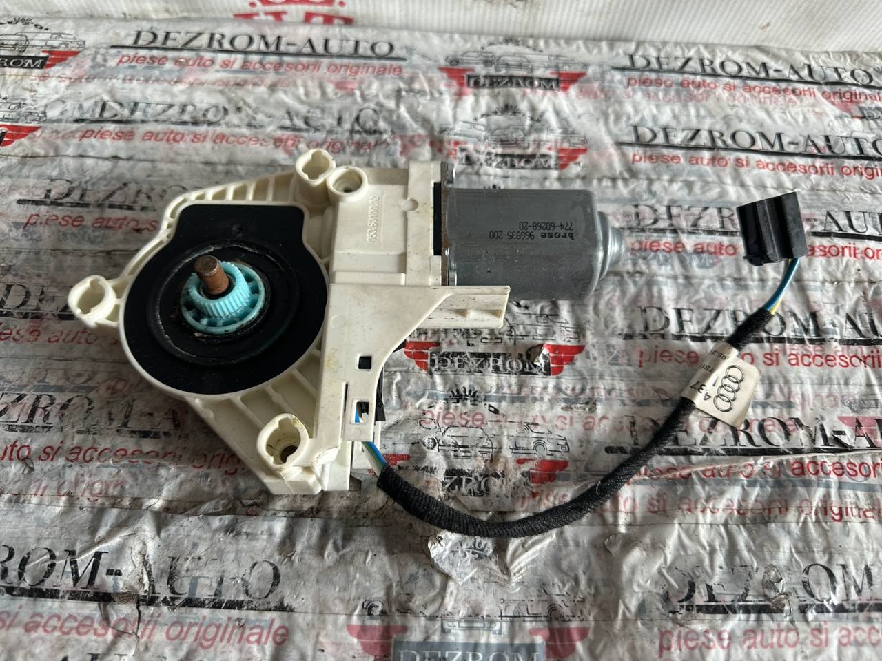 Motoras macara dreapta spate AUDI Q7 (4LB) 4.2 TDI quattro 326 cai cod: 8K0959801A