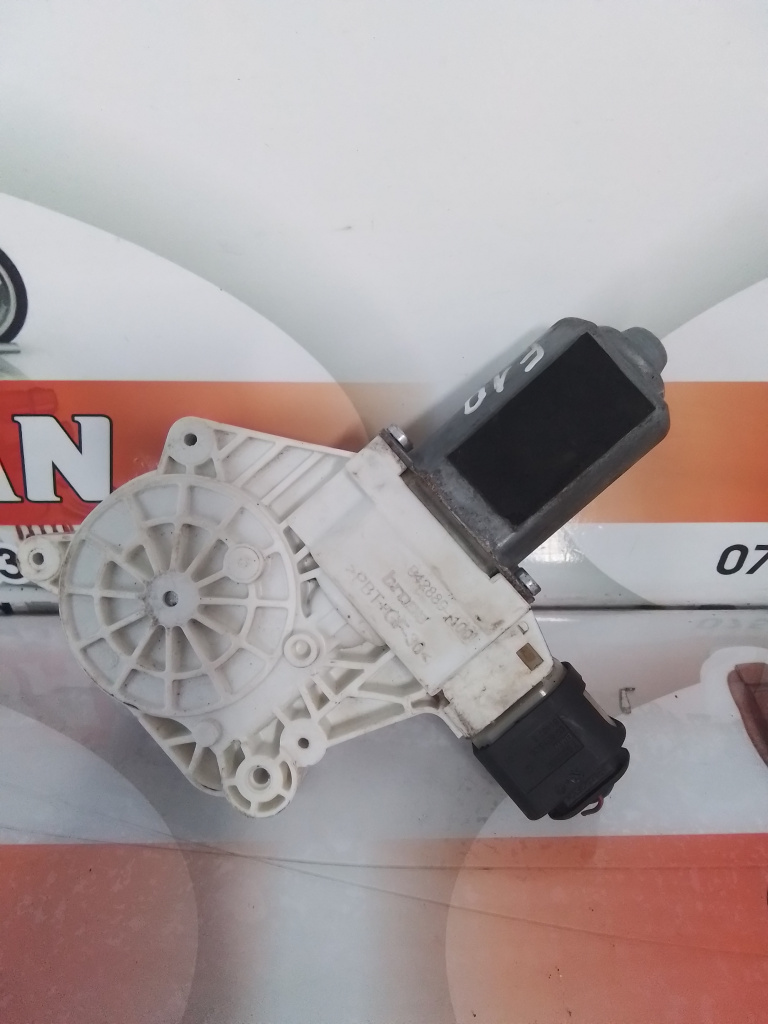Motoras macara dreapta spate BMW Seria 5 (2010-2017) [F10] 2.0 Motorina 2010, 72481720
