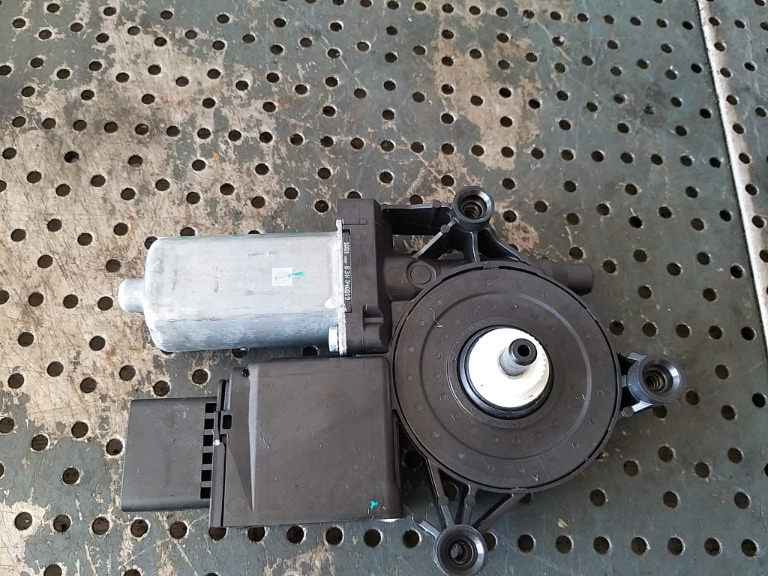 Motoras macara dreapta spate citroen c5 aircross 0130824228 1137329068 9828449980