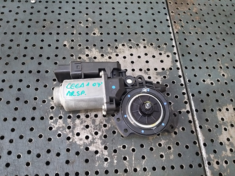 Motoras macara dreapta spate kia ceed 1 402058b