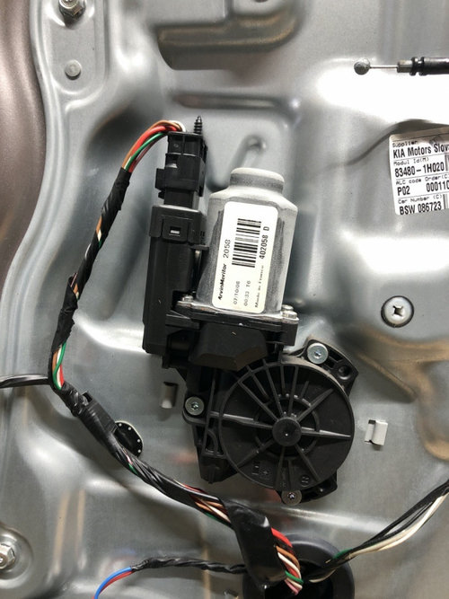Motoras macara dreapta spate Kia Ceed 1.6 crdi 08 combi 2008 (402058D)