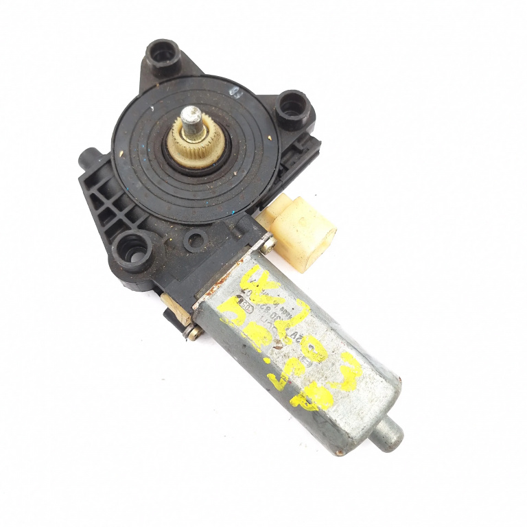 Motoras Macara Dreapta,spate Mercedes-Benz C-CLASS (W203) 2000 - 2007 A2038203042, A 203 820 30 42, 0130822007, 0 130 822 007, 104047XXX, 104 047 XXX