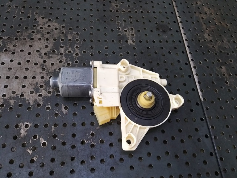 Motoras macara dreapta spate mercedes c class w204 a2048200542 961110100 0130822442