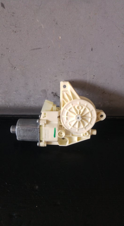 Motoras macara dreapta spate mercedes e class w212 a2048200642