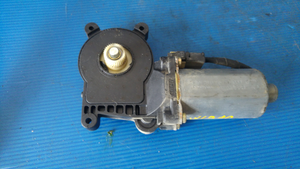Motoras macara dreapta spate mercedes e-class w210 0130821672