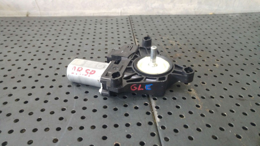 Motoras macara dreapta spate mercedes gle w166 a2469063200