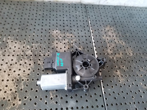Motoras macara dreapta spate peugeot 5008 2 9829482680 0130824246