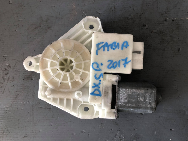 Motoras macara dreapta spate skoda fabia 3 5ja959812k