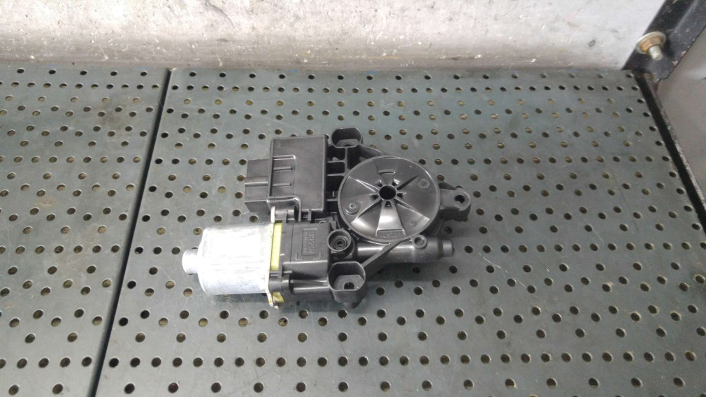 Motoras macara dreapta spate skoda octavia 3 5e3 nl3 nr3 5q0959812a
