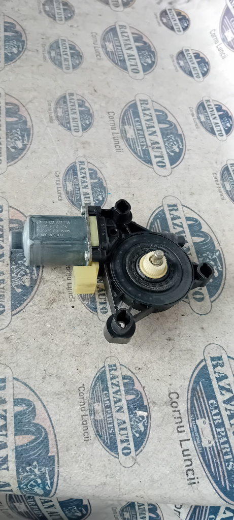 Motoras macara dreapta spate Skoda Octavia 3 Break 2015, 5Q0959802B