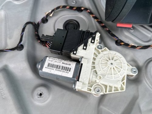 Motoras macara dreapta spate SKODA Octavia II Combi (1Z5) 1.4 75 cai cod: 5K0959704A SK3
