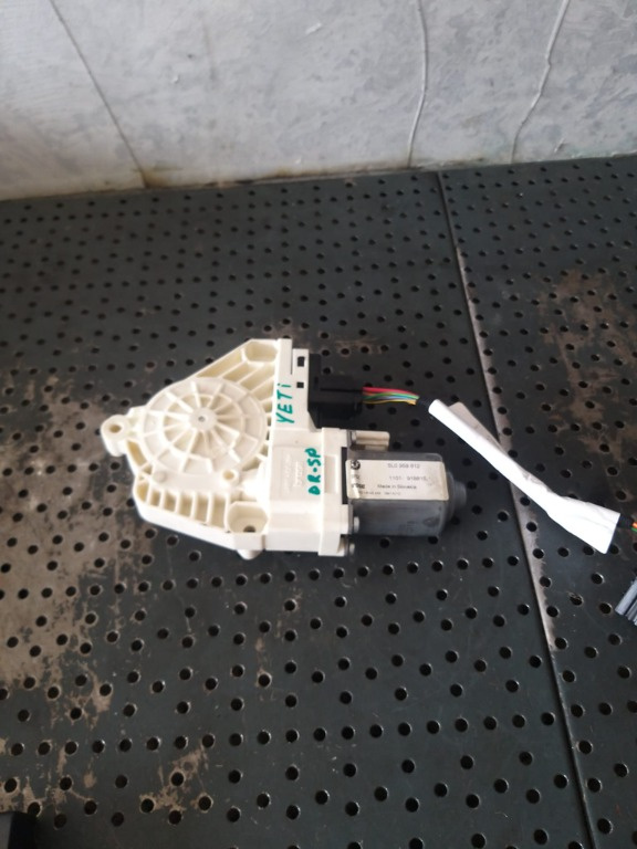 Motoras macara dreapta spate skoda yeti 
