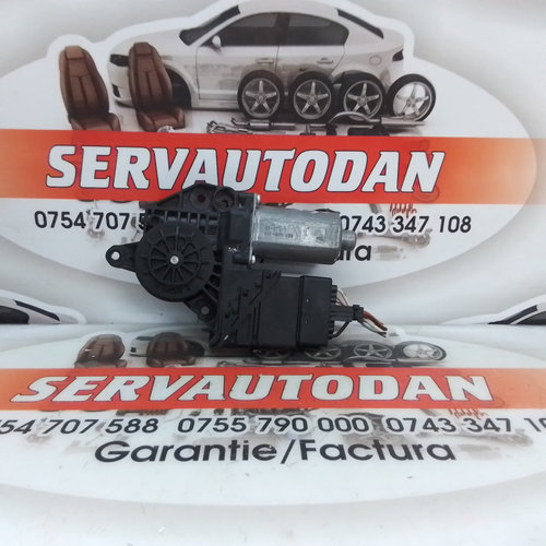 Motoras macara dreapta spate Volkswagen Golf 5 Plus (2004-2008) 2.0 Motorina 2008, 0130821430