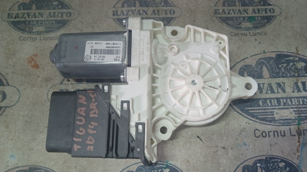 Motoras macara dreapta spate Volkswagen Tiguan 2014, 5N0959704F