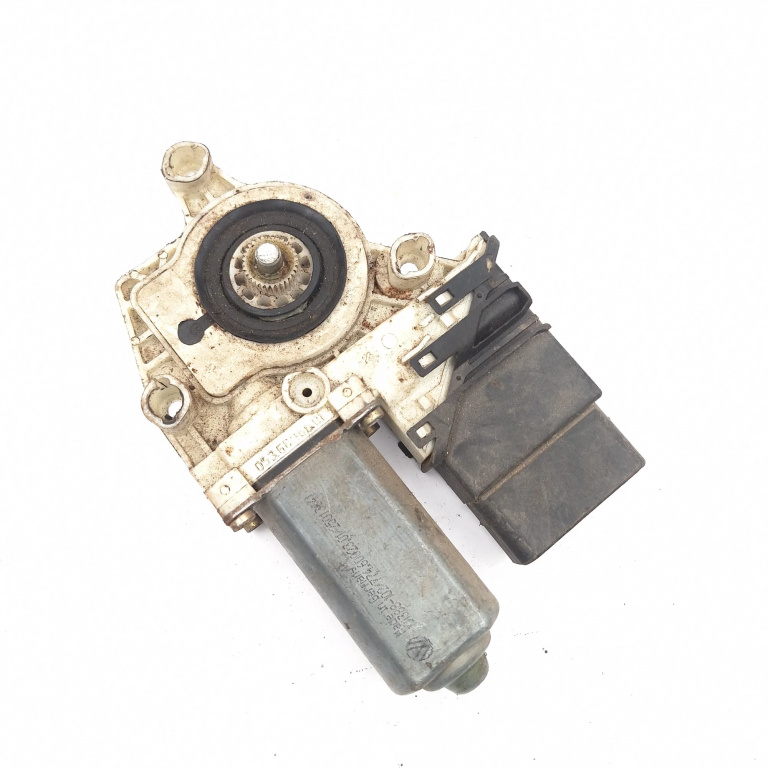 Motoras Macara Dreapta Spate Vw Bora (1J) 1998-2005 0536006001, 101388102, 7746002301, 25013241 Brose