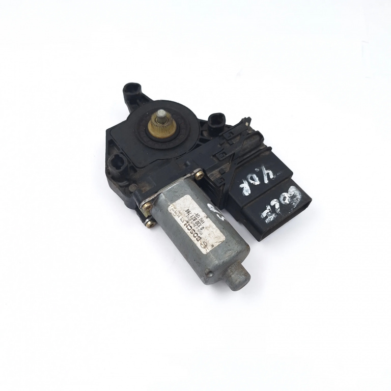 Motoras Macara Dreapta,spate VW GOLF 4 1997 - 2004 0130821766, 9776105407301, F005S00060, 105525300, 1C0959802A