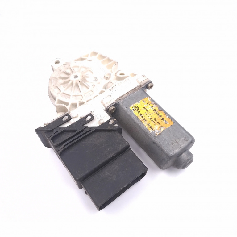 Motoras Macara Dreapta Spate Vw Golf 4 1997-2004 1J4959812C, 9776101438203, F005Sq0050, 101388101, 7746002301, 29099633, 17106428, 101428202 Brose