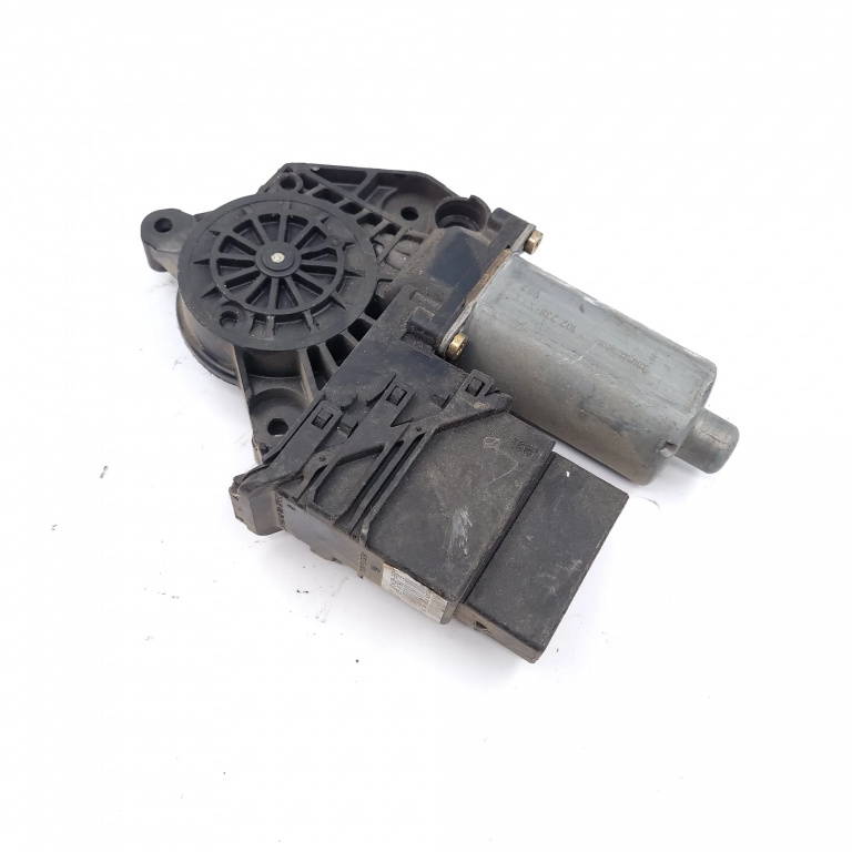 Motoras Macara Dreapta,spate VW GOLF 4 1997 - 2004 101438202, 05076615, 020399, 102238XXX, 0130821766