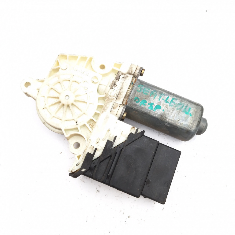 Motoras Macara Dreapta,spate VW GOLF 4 1997 - 2004 9776101438203, F005S00050, 101388101, 9776-101438-203, 7746002301, 16110631, 0536006001, 09122906