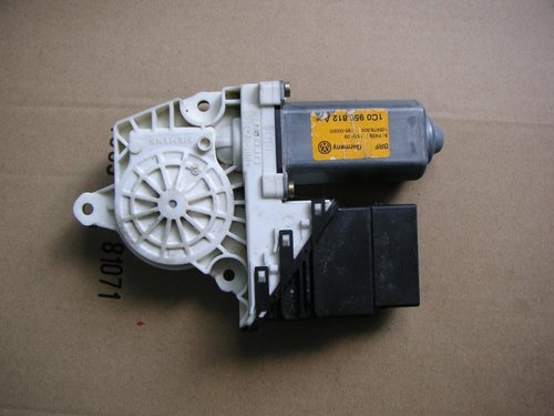 Motoras macara dreapta spate VW Golf 4, Bora, Seat Leon, Toledo cod 1C0959812A