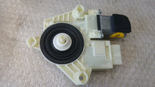 Motoras macara dreapta spate vw passat 5g b8 hatchback 5q4959811e