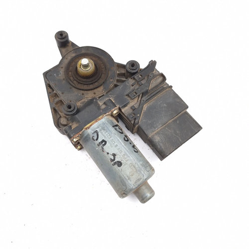 Motoras Macara Dreapta,spate VW PASSAT B5, B5.5 1996 - 2005 0130821696, 9776105407301, F005S00060, 1...