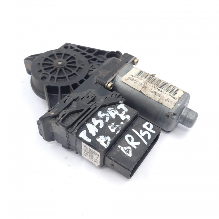 Motoras Macara Dreapta,spate VW PASSAT B5, B5.5 1996 - 2005 0130821696, 0 130 821 696, 9776105407301, 9776 105407 301, F005S00060, F005 S0 0060, 19107906
