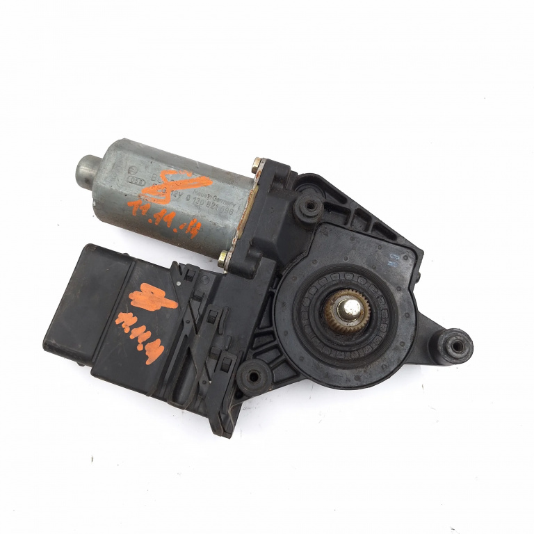 Motoras Macara Dreapta,spate VW PASSAT B5, B5.5 1996 - 2005 0130821696, 105407301, 05074285, S0002100701, 261206