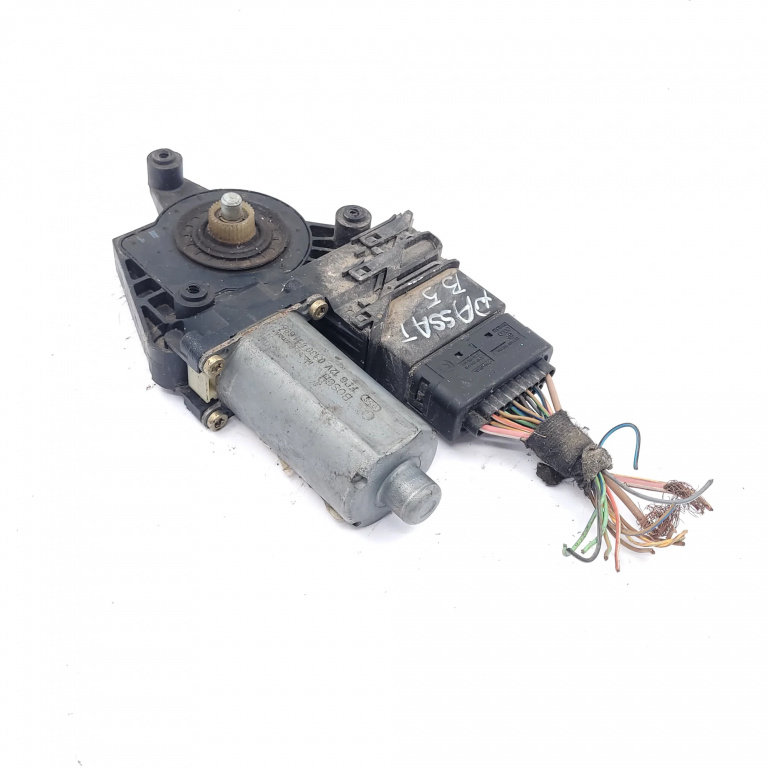 Motoras Macara Dreapta Spate Vw Passat B5, B5.5 1996-2005 0130821696, 105407301, 1J0959383C, 9700105559300, 3B9839752B, 193000000, 05074285, 250426, 866836, 864895 Bosch, Brose