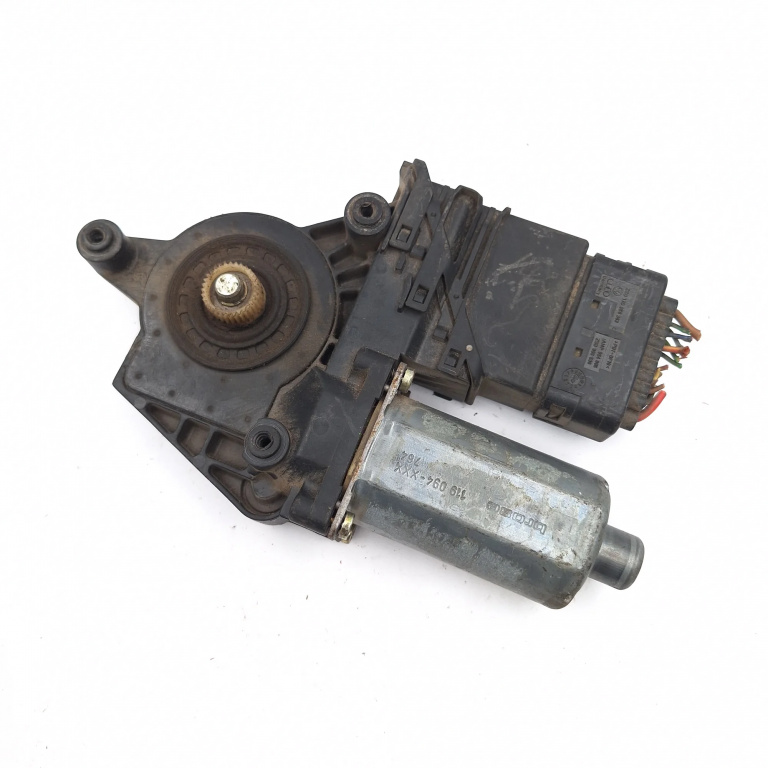 Motoras Macara Dreapta,spate VW PASSAT B5, B5.5 1996 - 2005 119100100, 0130821696, 60042100, 119100-100, 05072600, 119094XXX, 1J0050389, AMP984805, ZSB906638