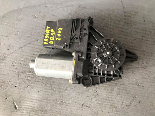 Motoras macara dreapta spate vw passat b5 0130821696