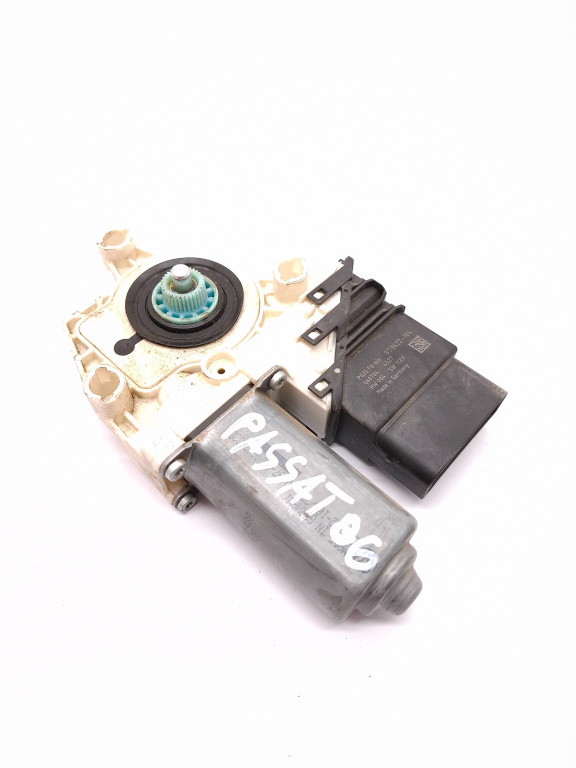 Motoras Macara Dreapta,spate VW PASSAT B6 2005 - 2010 1K0959704P, 1K0 959 704 P, 1K0959704, 974226112, 974226-112, 984065325, 984065-325, 973622104, 973622-104, 0607044527, 0536006001, 053.60060.01, 19700438, 19700-438, 03076638
