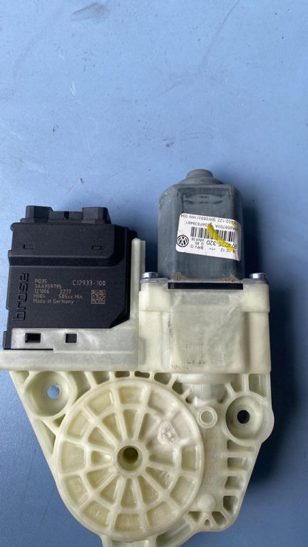 Motoras macara dreapta spate Vw Passat B7 2.0 TDI combi 4Motion, cod motor CFG , an 2012 cod 3AF8394...