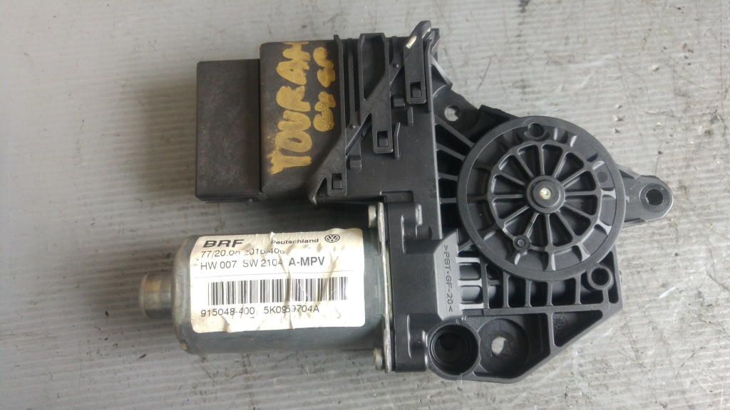 Motoras macara dreapta spate vw touran 2012 5k0959704a 0130821566