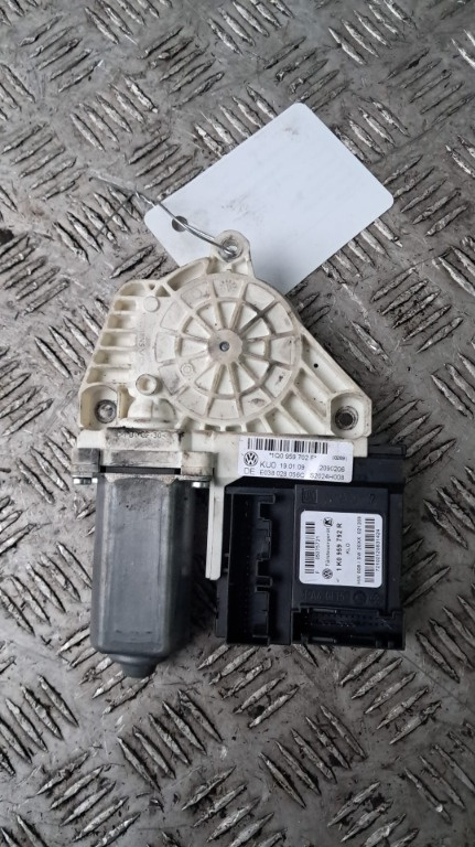 Motoras macara dreapta VW Eos an 2009 cod 1K0959792R / 1Q0959702F