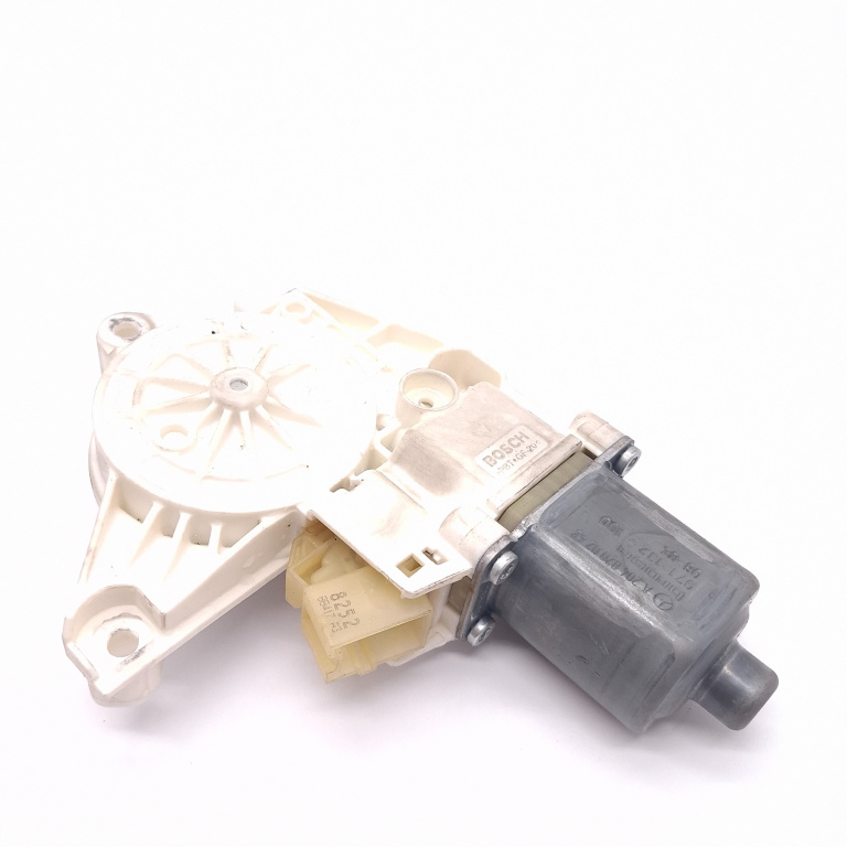 Motoras Macara Fata,dreapta Mercedes-Benz C-CLASS (W204) 2007 - 2014 A2048200242, A 204 820 02 42, 2048200242, 971132100, 971 132-100, 0130822440, 0 130 822 440
