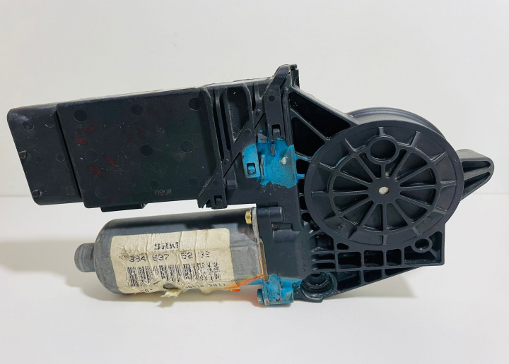 Motoras macara geam dreapta fata 101434201/3B4837752BS Volkswagen VW Passat B5 [1996 - 2000]